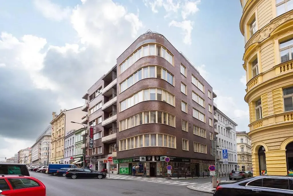 Beautiful Flat In City Center With Balcony Prague